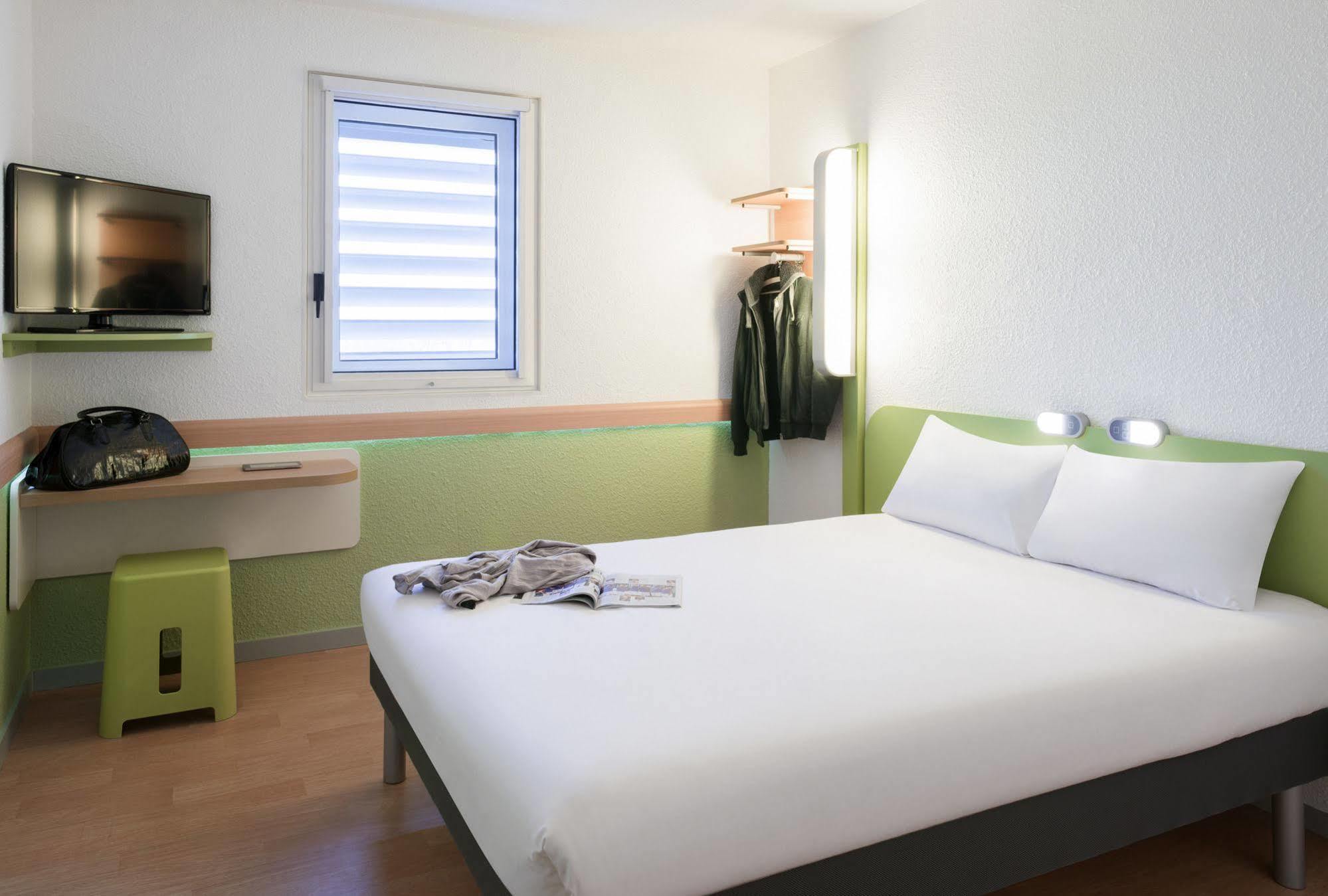 Ibis Budget Centre Confluence Hotel 2*