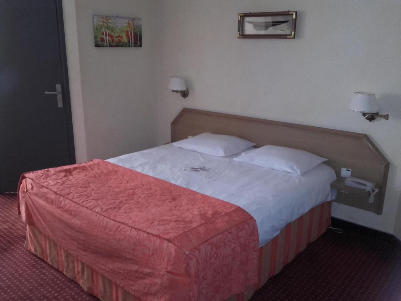 Foch Hotel 3*