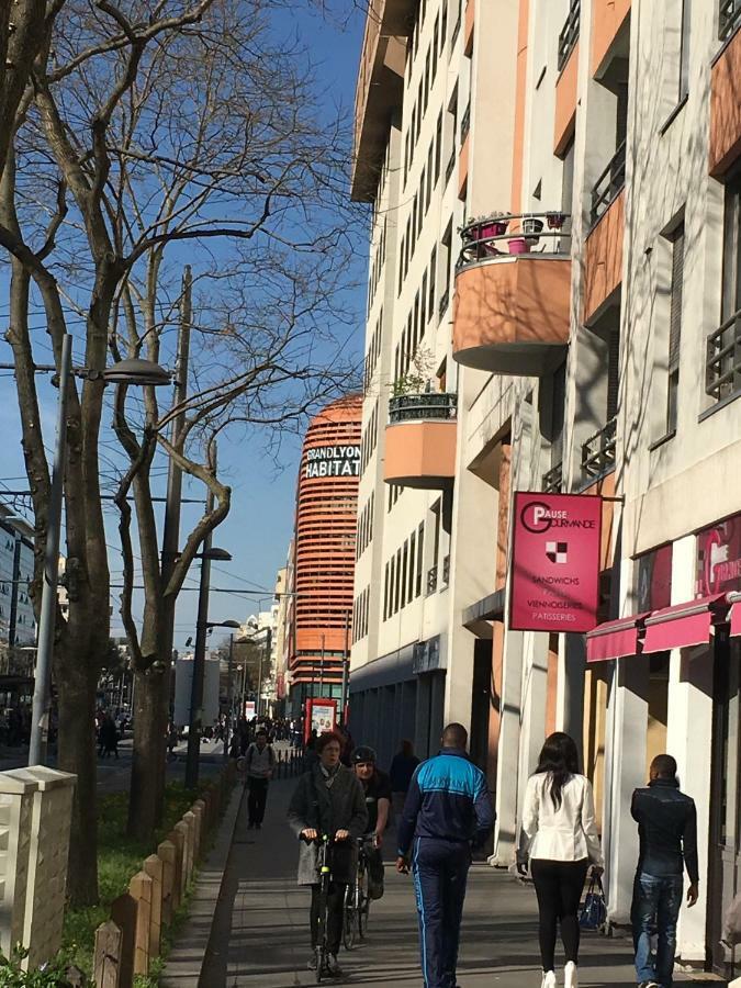 At In * Lyon