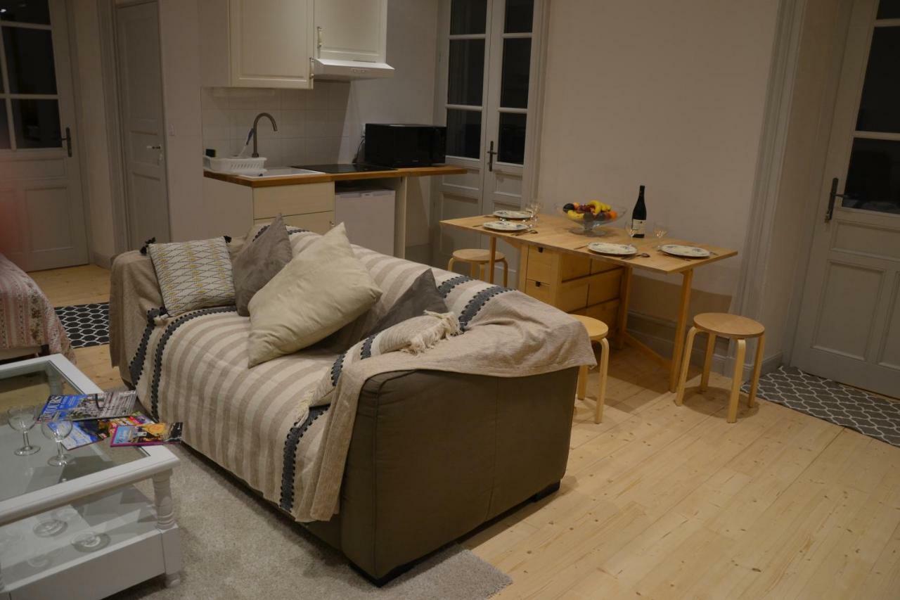 Sur La Colline Apartment *
