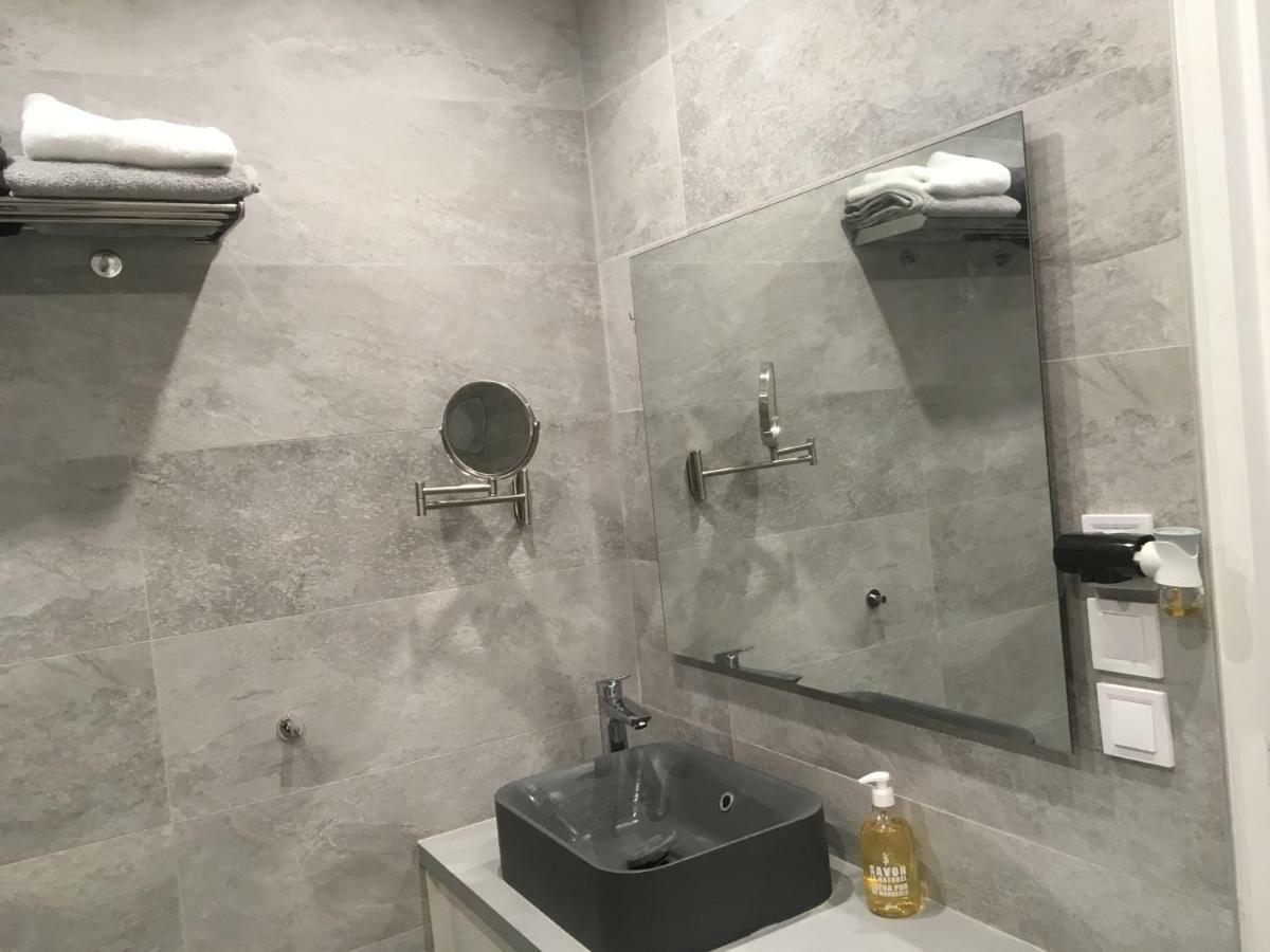 Massena Apartment *