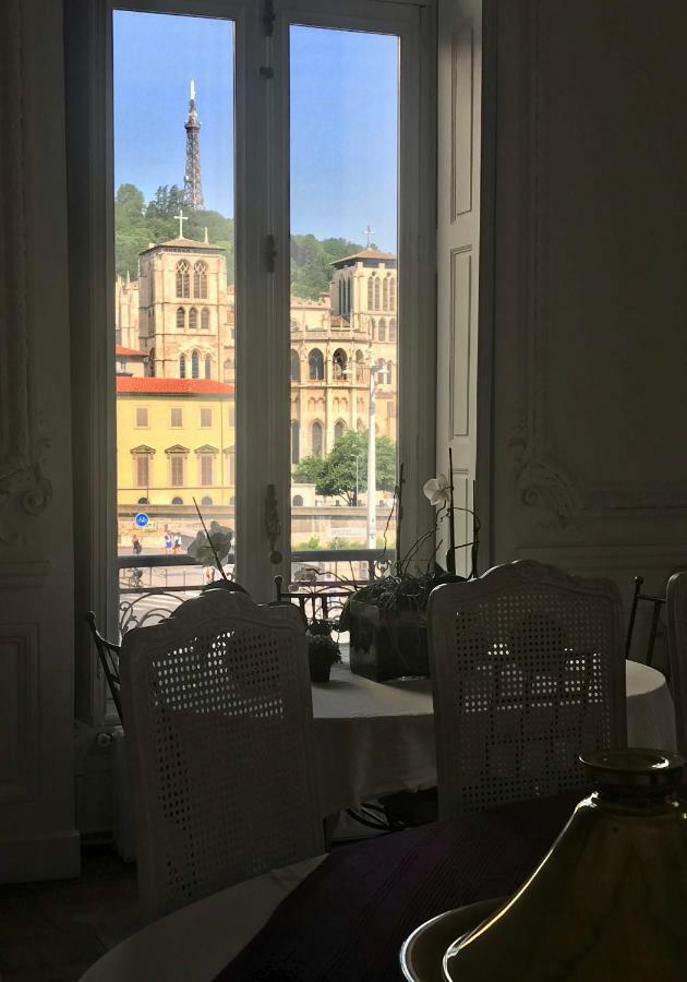 Chez Madame De Bellecour