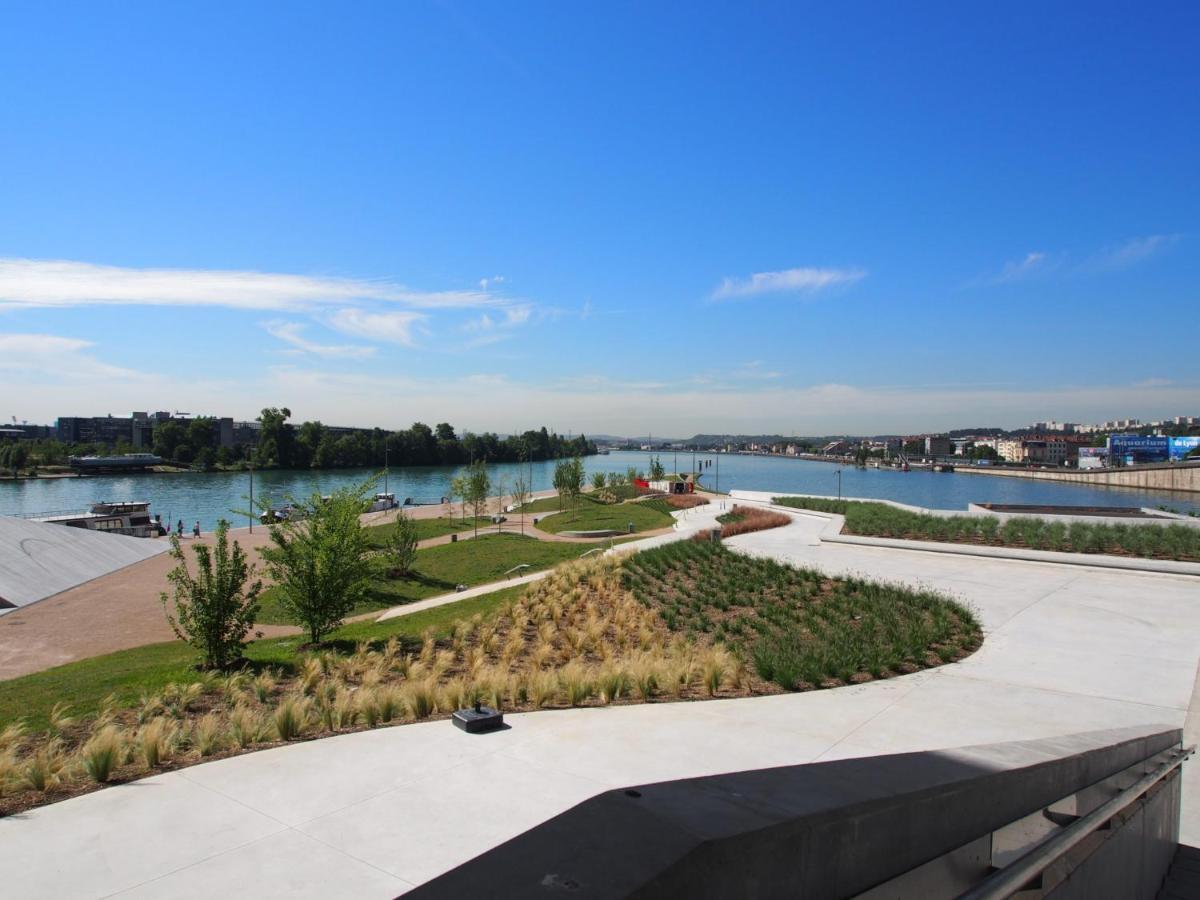 Lyon Confluence - Duplex Au Calme Avec Parking Prive En Option