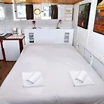 Studio Insolite Sur Peniche, Le Carre, Au Coeur De Lyon