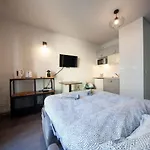Le Petit Hector -Studio Cosy Avec Parking -Debourg