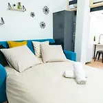 The Tanneurs - Charming 6-Person Apartment - Steps From Valmy Metro