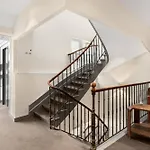Le Phenix Hotel