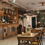 Le Flaneur Guesthouse
