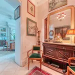 Guestready - Lyon Literary Retreat Amidst Antiques
