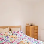 Cozy And Charming Centrally Located Apartment
