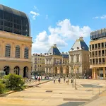 Atypique Et Cosy Hotel De Ville Et Quais Du Rhone