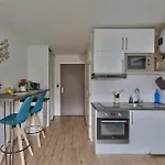 Monplaisir, beau studio neuf avec parking, classement 2 étoiles
