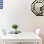 Charmant Studio Cosy Climatise Et Parking Securise A Proximite Du Centre Ville De Lyon