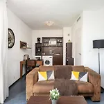 Le Valmy Avec Balcon
