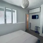 Central Spacious Bright Flat 300M From River Bank