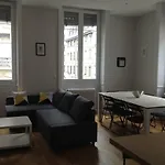 Charme Et Modernite Au Coeur De Lyon