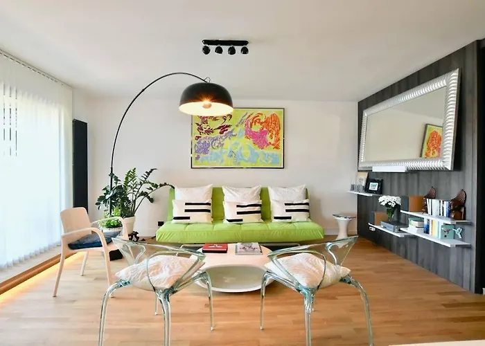 West Side - Full River View - Spacious - De Luxe