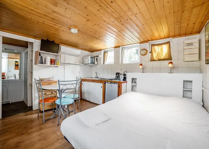 Studio Insolite Sur Peniche, Le Carre, Au Coeur De Lyon
