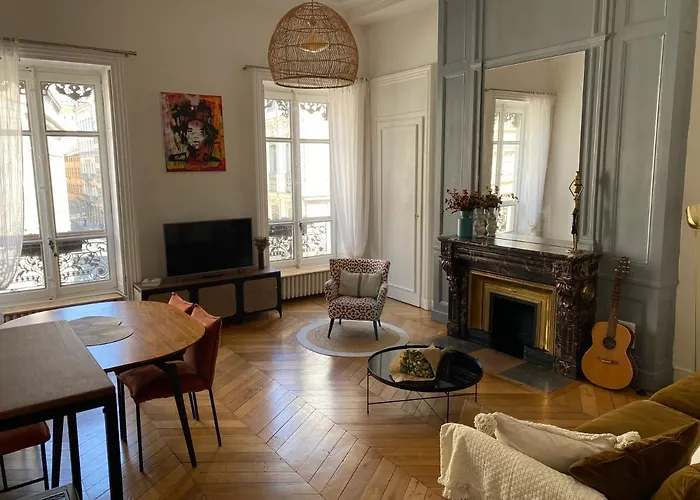 Beautiful 3Br Apt In Lyon Center