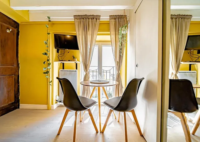 Warm And Well-Appointed Studio Foch Massena District