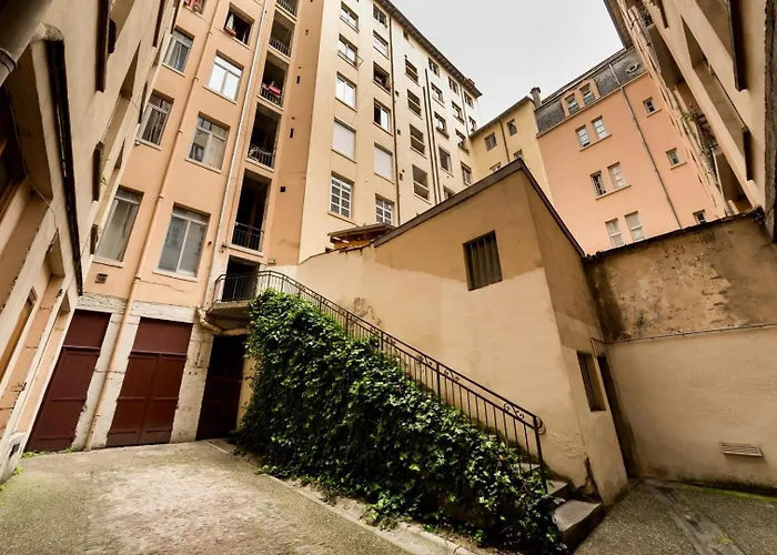 Duplex On The Slopes Of Croix-Rousse Ail