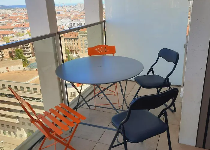 Terrasse De La Gare