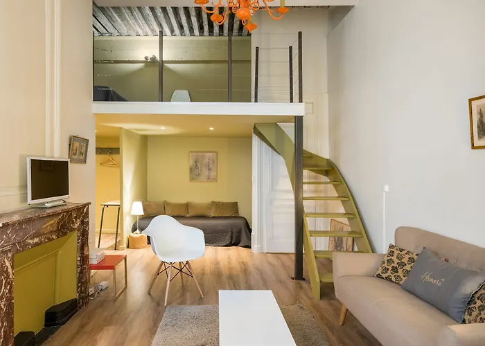 Honore - Hotel Pour Nomades Reveurs - 7 Rue Boissac