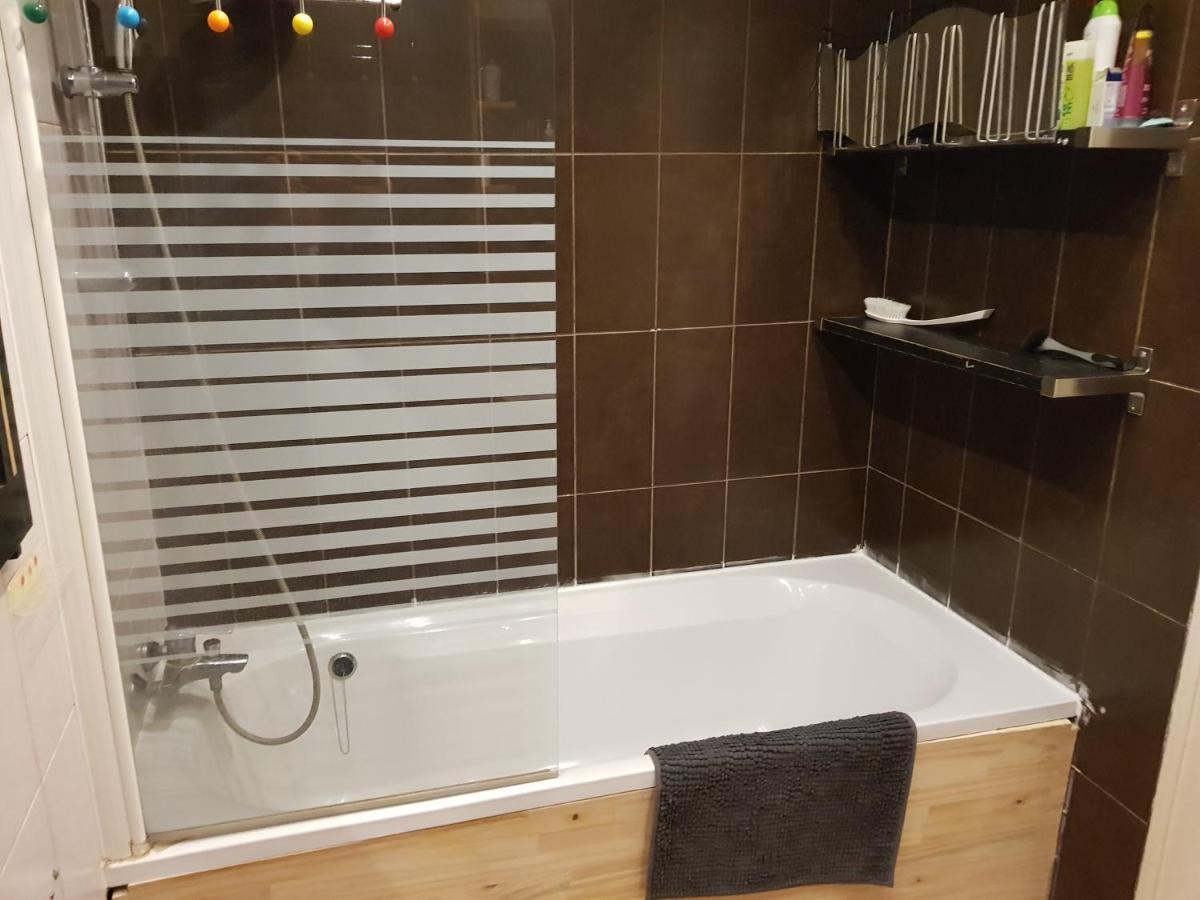 Meublee Dans Fonctionnel A Faire 2 Pas Du Metro Lyon
