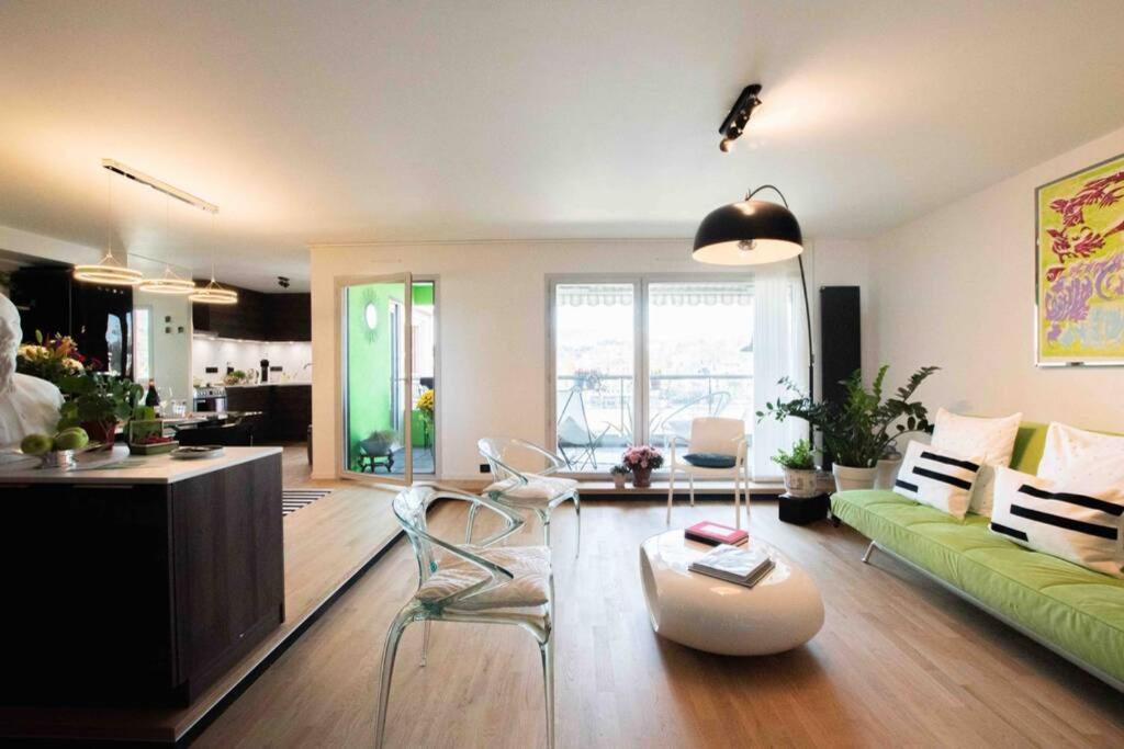 West Side - Full River View - Spacious - De Luxe