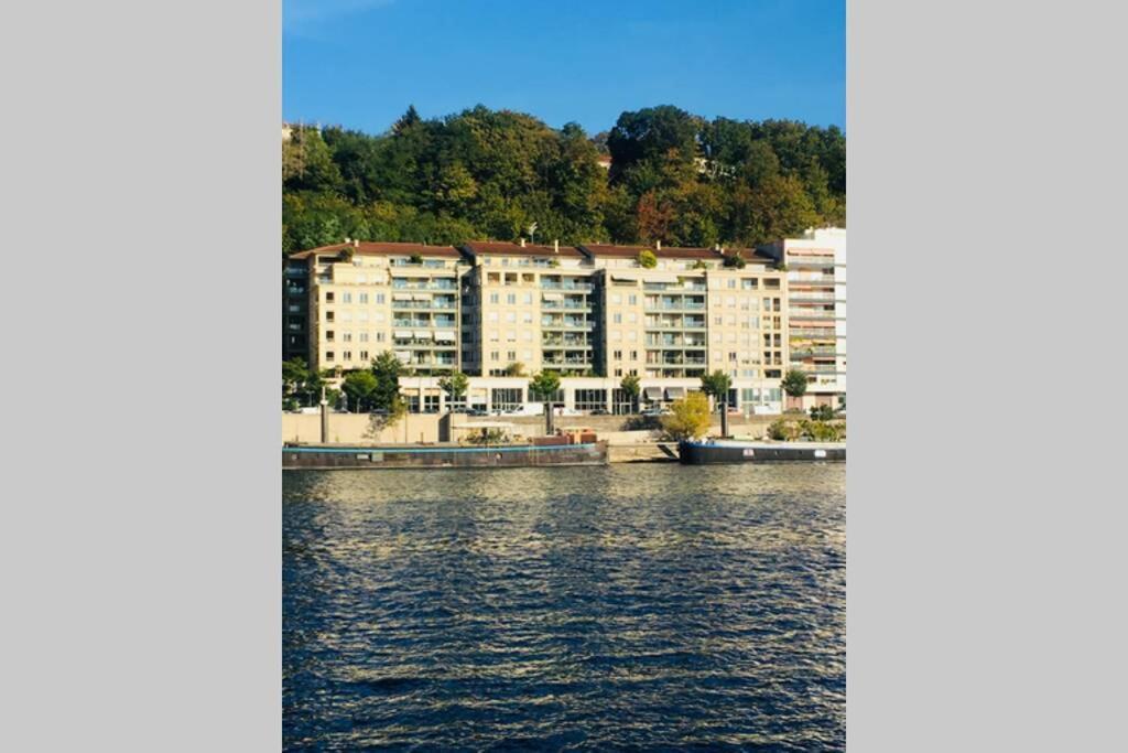 West Side - Full River View - Spacious - De Luxe *