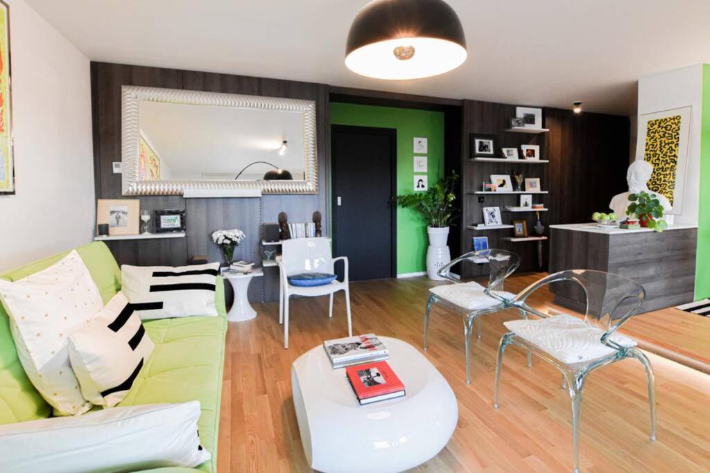 West Side - Full River View - Spacious - De Luxe