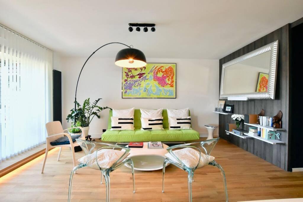 West Side - Full River View - Spacious - De Luxe Apartment