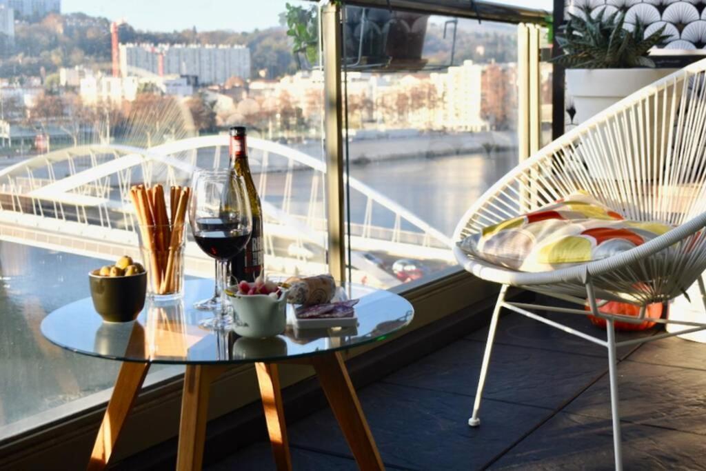 West Side - Full River View - Spacious - De Luxe Apartment Lyon