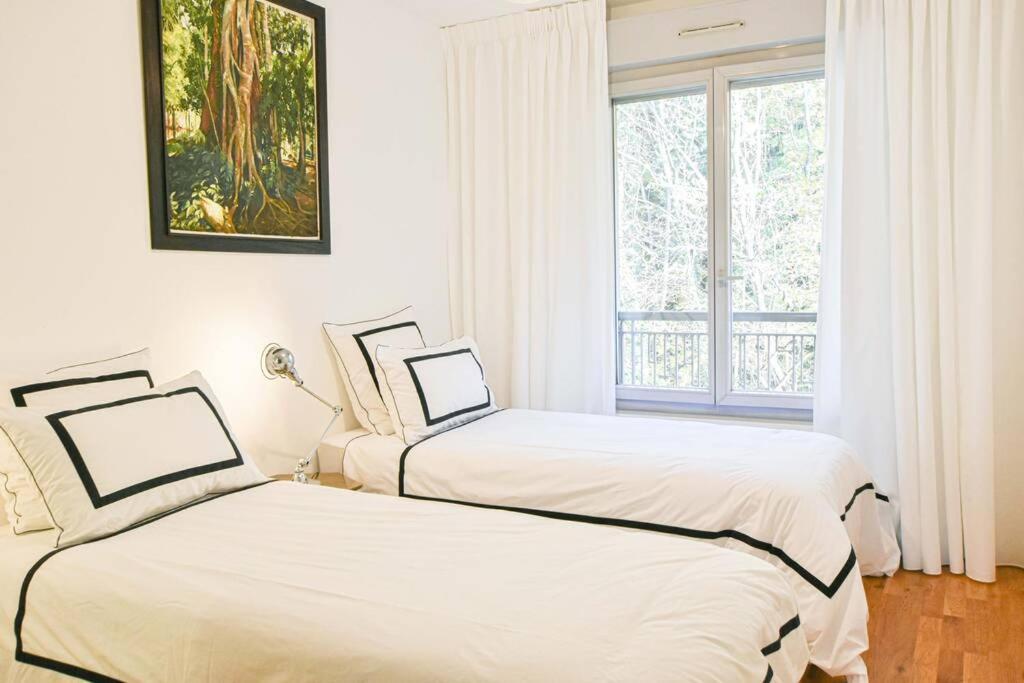 West Side - Full River View - Spacious - De Luxe Apartment *
