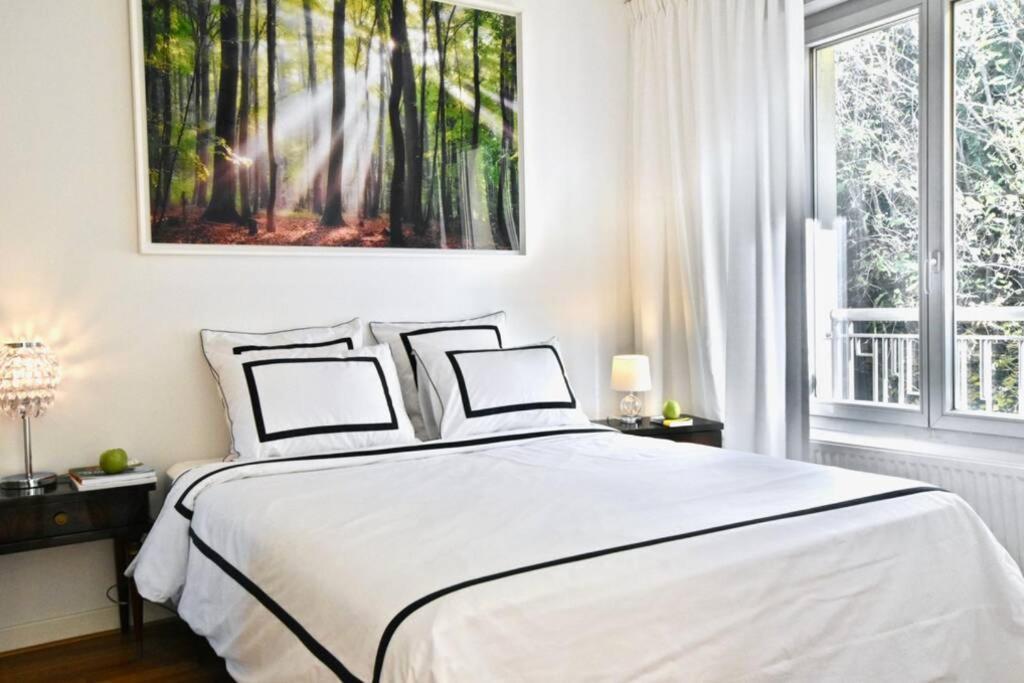 West Side - Full River View - Spacious - De Luxe