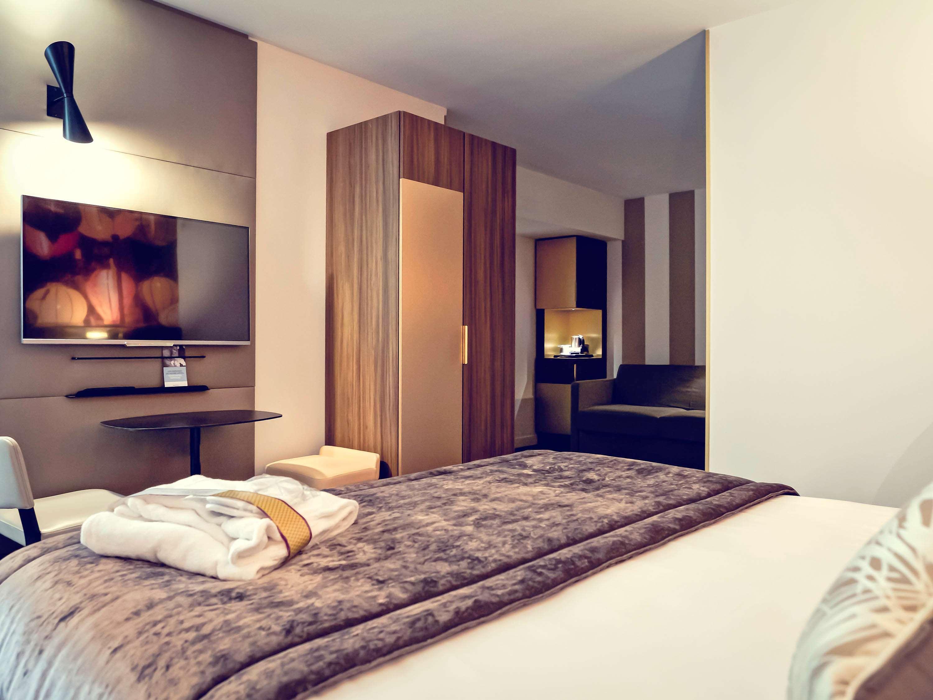 Mercure Centre Plaza République Hotel 4*