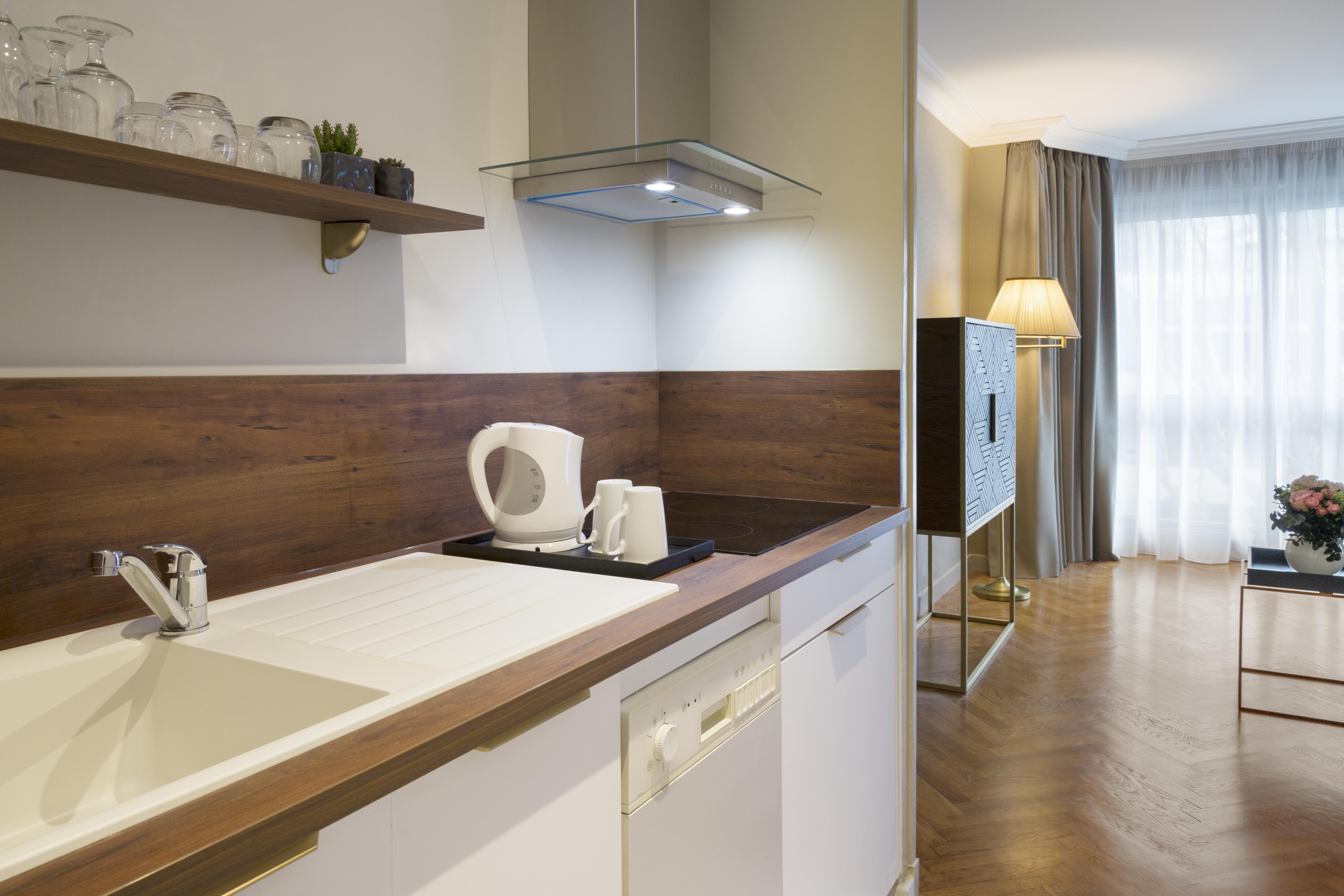 Warwick Reine Astrid - Apartahotel Lyon