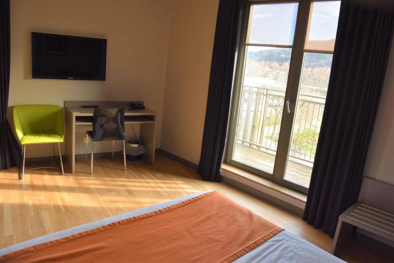 Adonis Dock Ouest Aparthotel Lyon