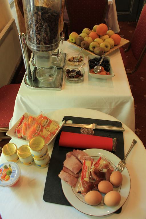 Foch Hotel