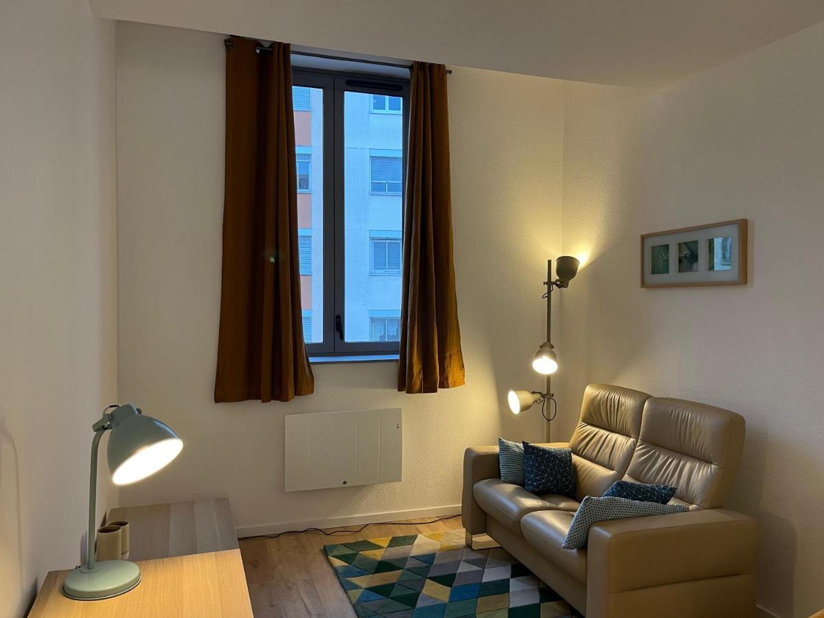 6e Proche Metro Et Parc Appartement *