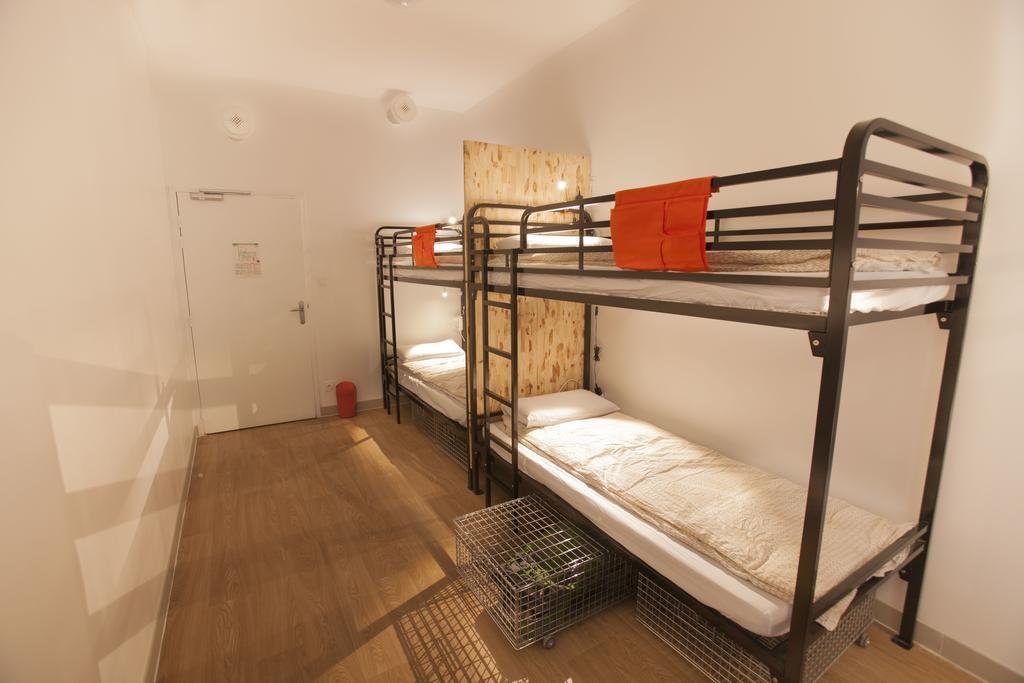 Le Flaneur Hostel *