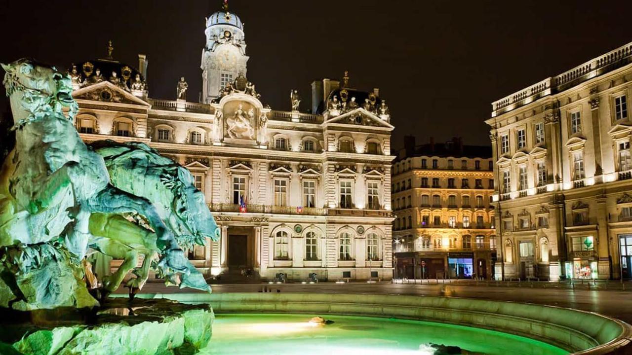 Haussmannien D'artiste, Exception, Quai De Saone Balcon+parking