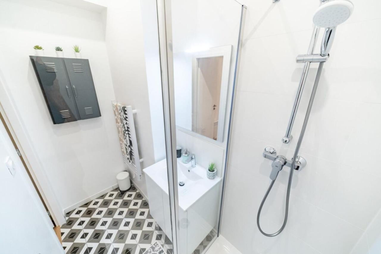 The Tanneurs - Charming 6-person - Steps From Valmy Metro Appartement *