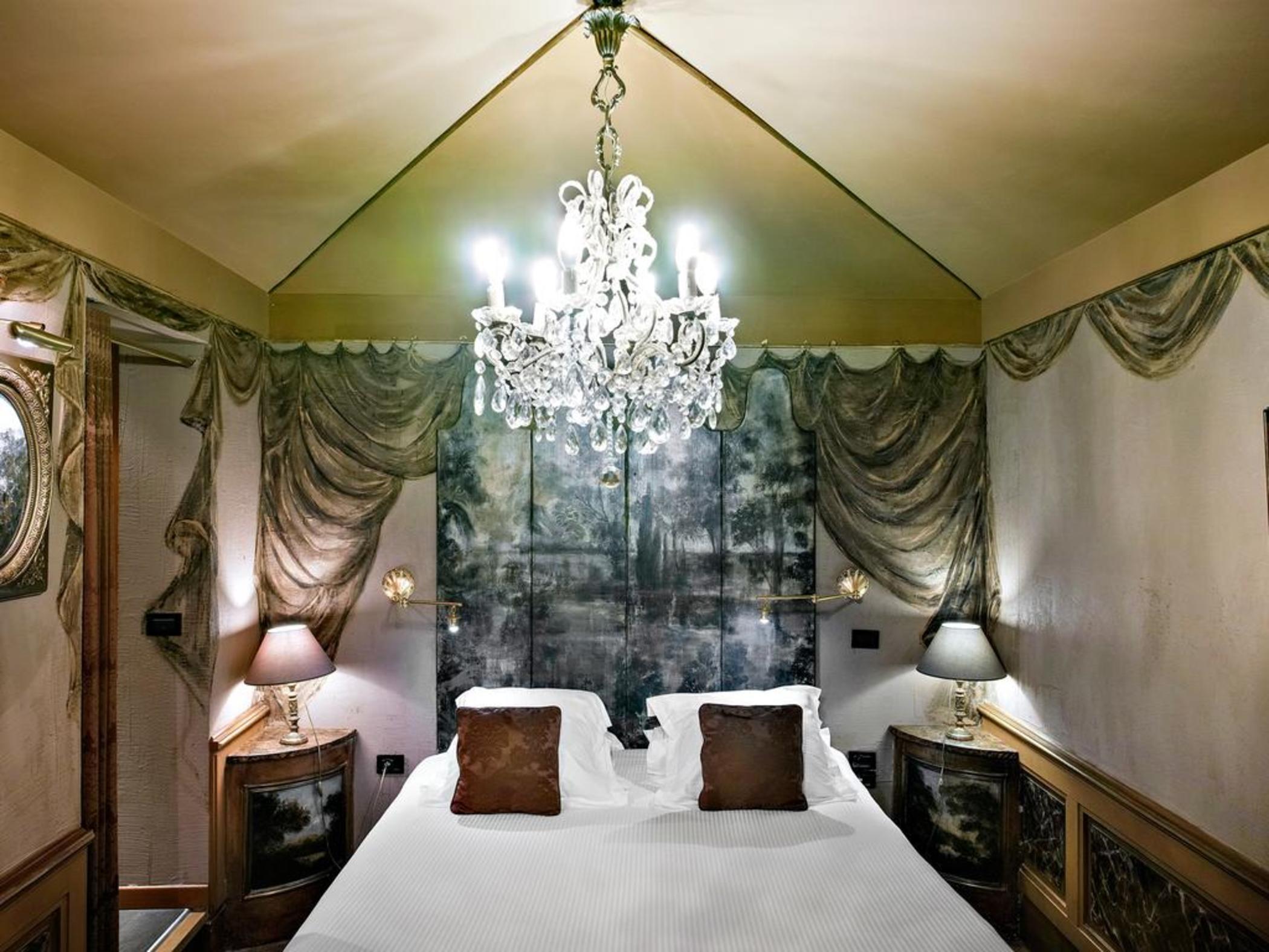 Hotel Cour Des Loges Lyon, A Radisson Collection 5*