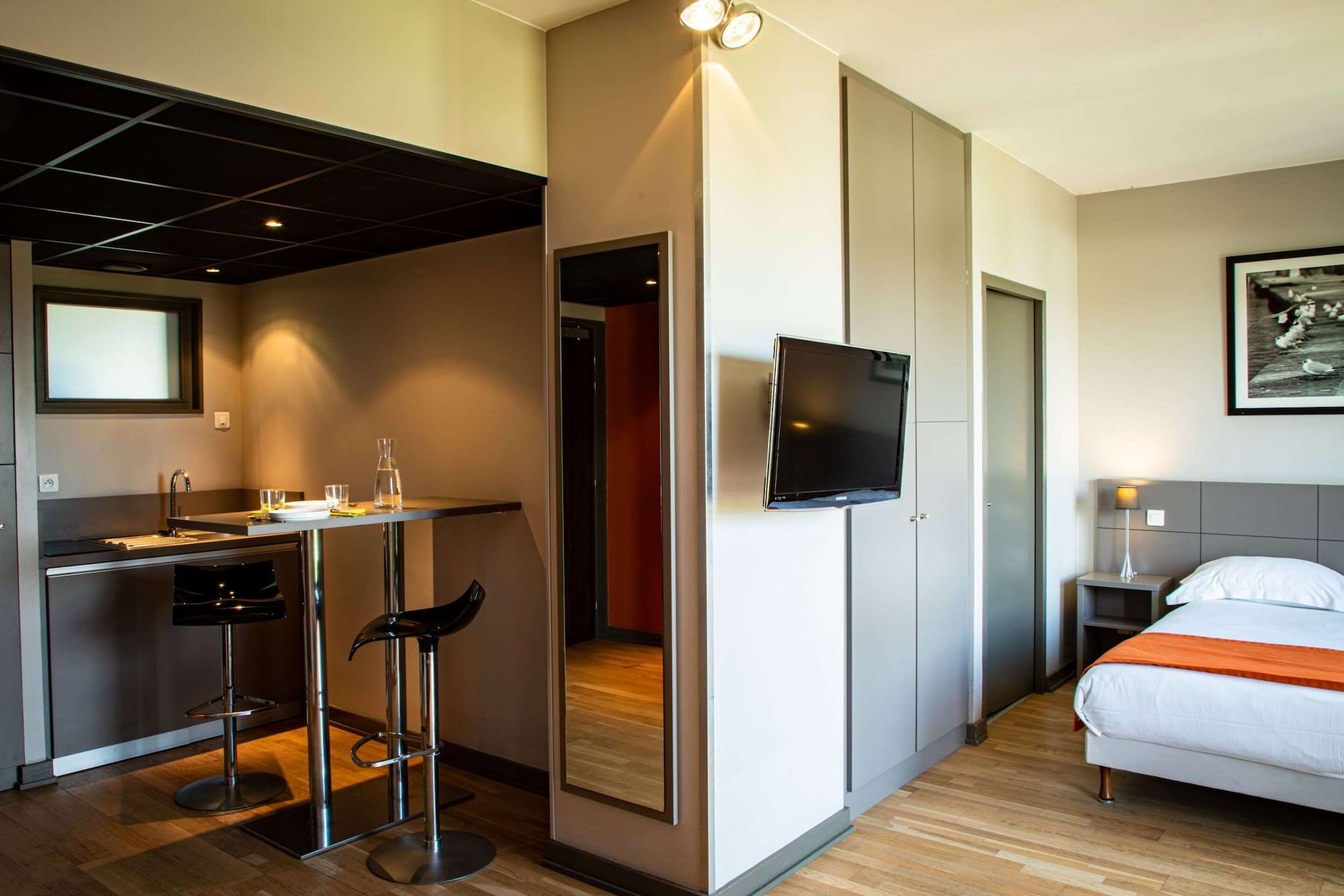 Adonis Dock Ouest Aparthotel 3*
