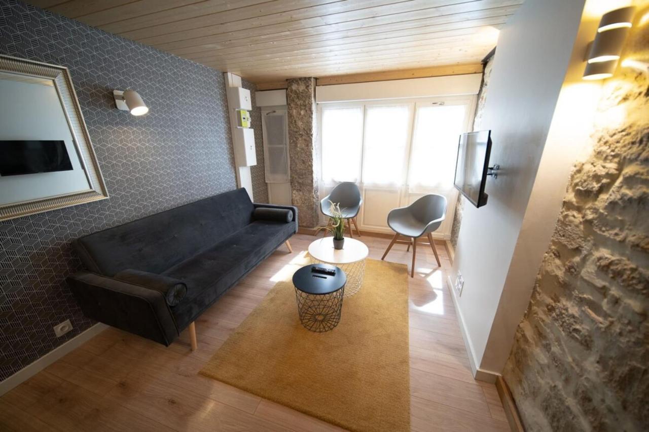 Spacious Renovated Loft - - Guillotiere *