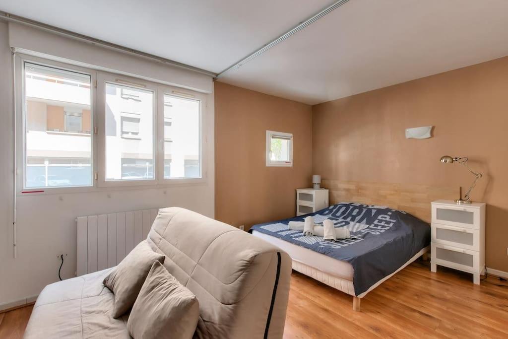 Appartement Studio With Parking Close To Metro And Tramway *