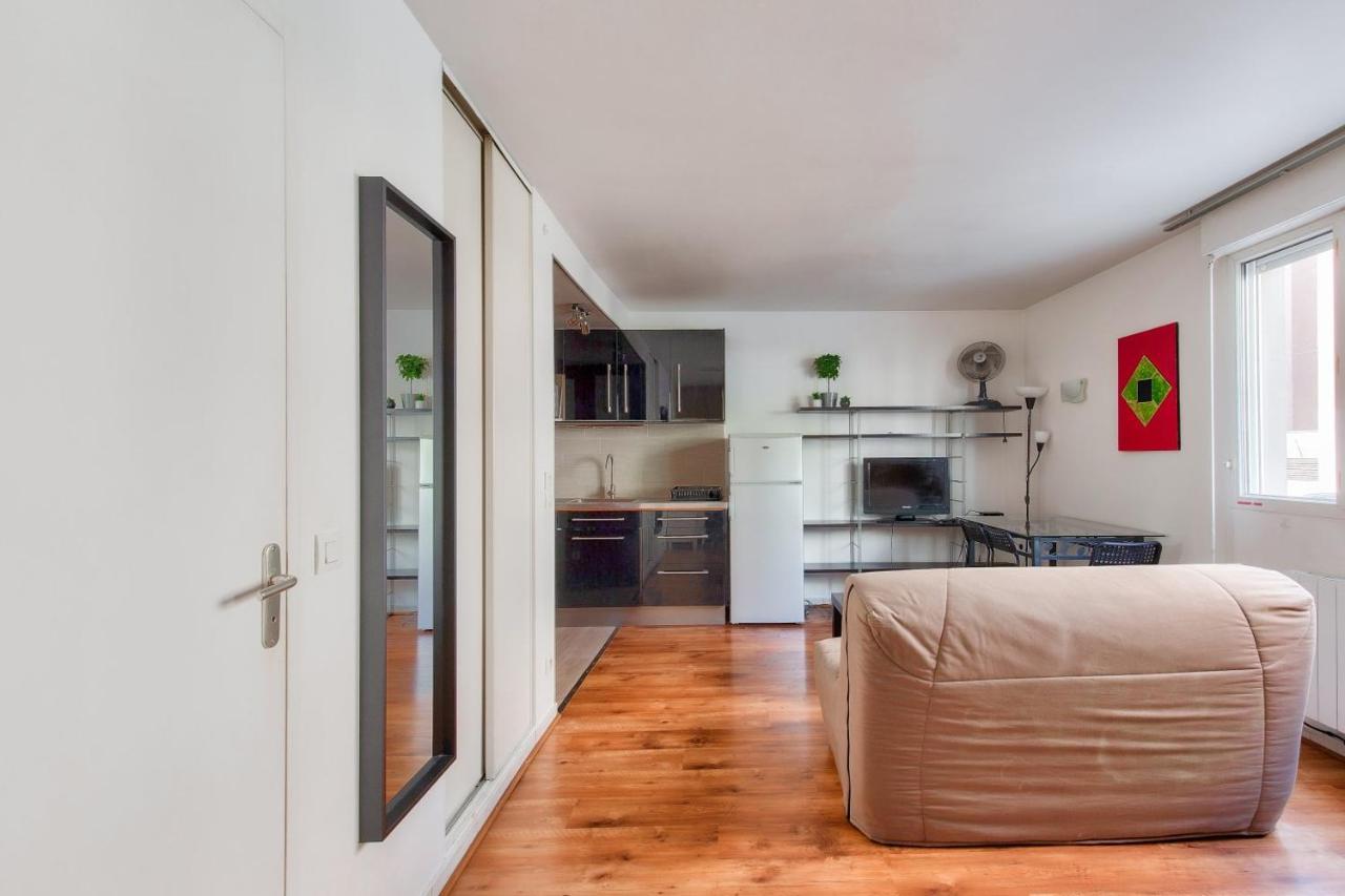 Appartement Studio With Parking Close To Metro And Tramway Lyon
