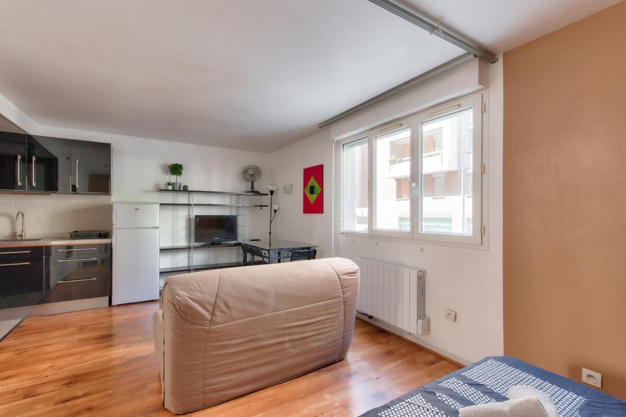Appartement Studio With Parking Close To Metro And Tramway *