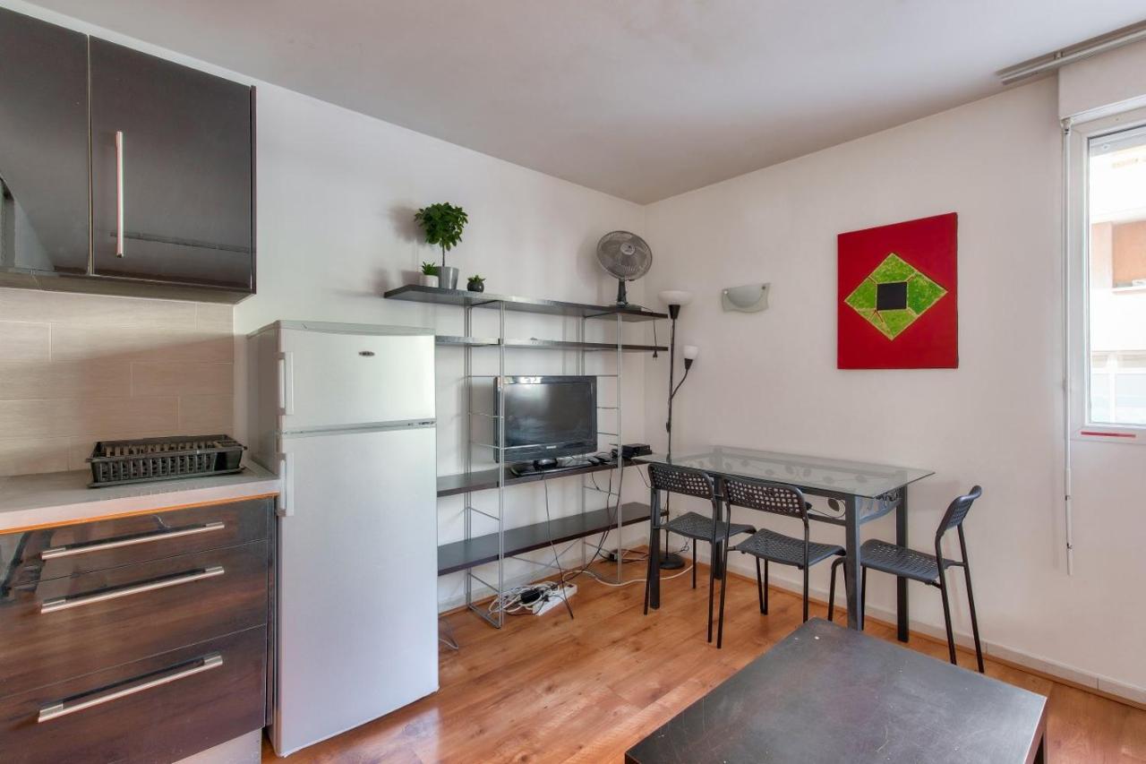 Appartement Studio With Parking Close To Metro And Tramway